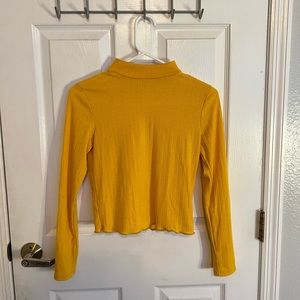 yellow long sleeves turtleneck